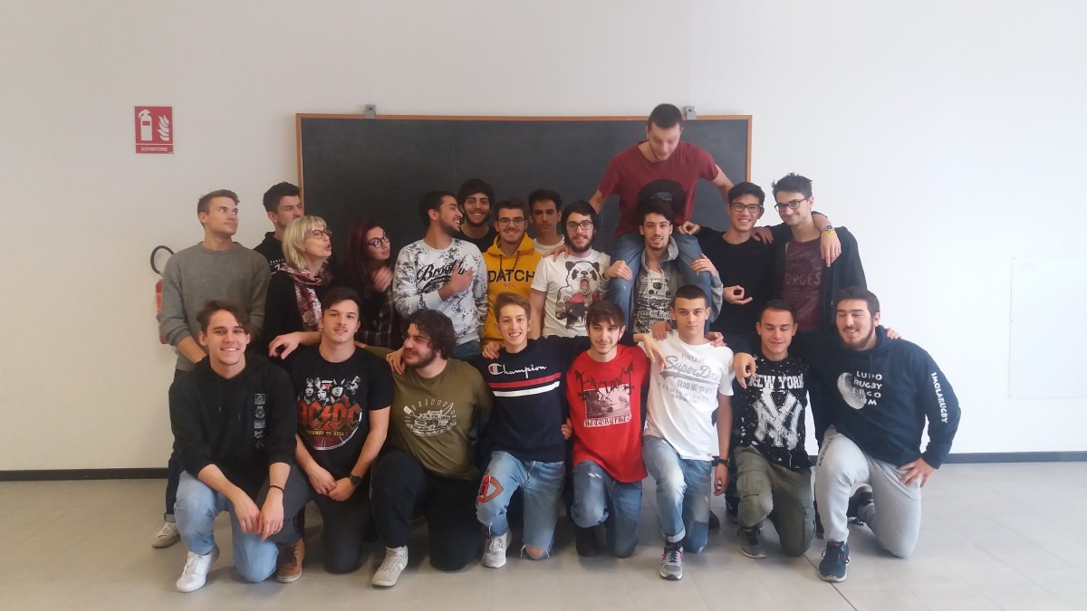 MANUTENZIONI-Uomini a nudo PER LE SCUOLE MANUTENZIONI-Uomini a nudo PER LE SCUOLE